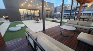 Lineal with SuperSized TV & Backup water power