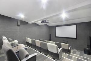 The Bolton - 300m to Rosebank Mall