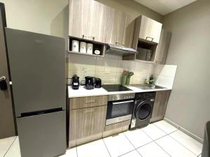 The Bolton - 300m to Rosebank Mall