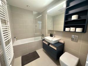 New modern Apartment near Tipos Arena with Parking