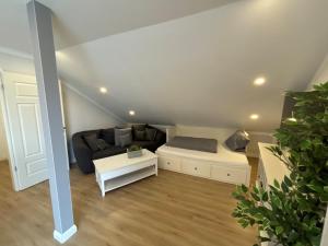 Landhausstübchen 105qm mit Balkon-2 Schlafzimmer-Bad-WC-WiFi-Kaffeemaschine-Waschmaschine-Trockner-Föhn-Handtücher und Bettwäsche-sehr familienfreundlich