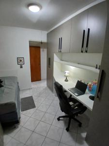 Lindo apartamento em frente à praia com piscina