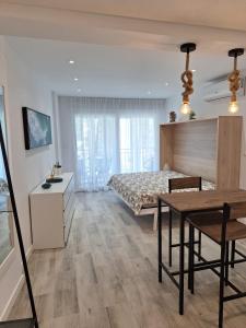 Apartment 1room 100m from Levante Beach