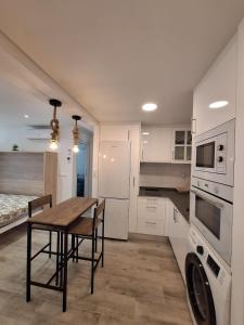 Apartment 1room 100m from Levante Beach