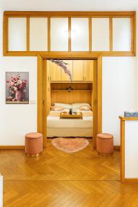 Colosseum Window Rome - Central Historical Apartment