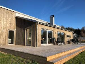 Stunning, modern home with a lakeview