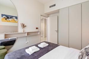 Burj Khalifa&City View 1BR, Near Dubai Water Canal, Vera Tower, Business Bay by Morada Holidays