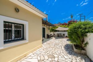 Lena’s traditional villa