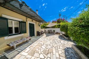 Lena’s traditional villa