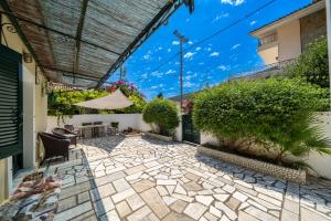 Lena’s traditional villa