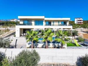 Luxury Villa Nuova with heated pool