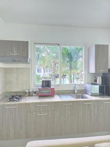 Estrella Condos 8min walk to the beach Studio 201A