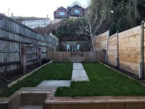 Redhill house, Sleeps6, 2 Parking