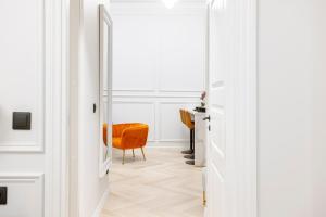 Elegant Apartment with Sauna, Town Hall Square, Old Town