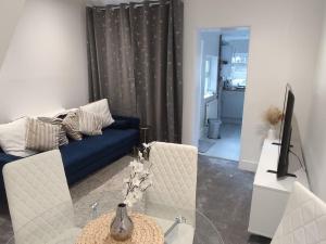 Redhill house, Sleeps6, 2 Parking