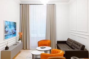 Elegant Apartment with Sauna, Town Hall Square, Old Town