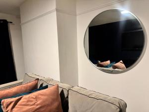 Corporate 3 bedroom home with free parking sleeps 7