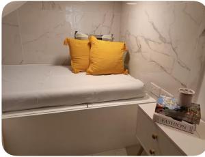 Casa Luna beach side Luxurious comfy apt in center Paphos