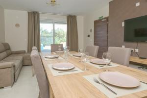 Quaint, Central Ground floor 2 Bed 2 Bath apartments at Little Oaks