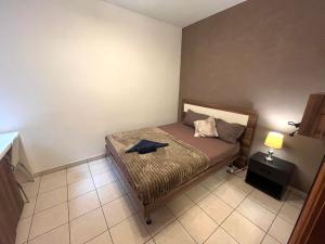 Beach Apartment-Brown room with sharing Terrace