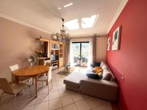 Beach Apartment-Brown room with sharing Terrace