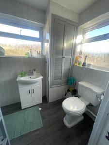 Bargain room minuites from train station