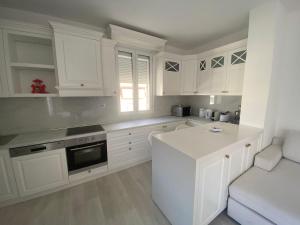 Cozy Apartment with Zoo and Lake View