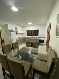 Casa agradável com churrasqueira e área externa