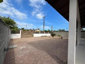 Casa agradável com churrasqueira e área externa