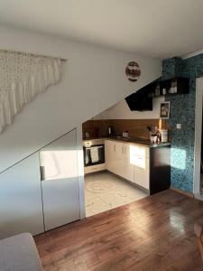 White House Apartments - Forest