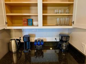 Unique Paradise 5BR, KING Bed, 3BA, GYM, POOL, BBQ