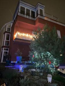 RoseHill Garden Family Villa with a Great Budapest View
