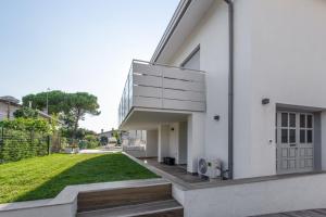 Modern flat with shared pool and terrace