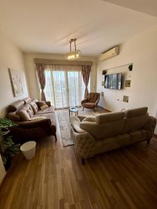 charming cozy retreat in the address compound