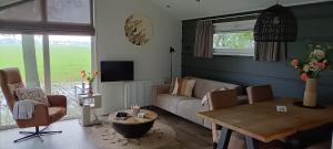 FEAN nature lodge, luxe verblijf met 4 fietsen en prachtig uitzicht over de landerijen, nabij natuurgebieden Drents Friese Wold, Fochterloërveen en gevangenisdorp Veenhuizen