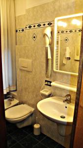 Two-Bedroom Apartment (4 Adults) room in Venice Apartments