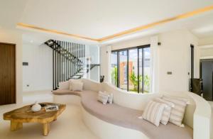 Villa Aurelia Canggu 4 Bedroom & Rooftop Panoramic Sauna