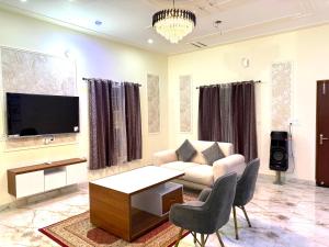 The Havenwood Inn, Luxury Villa with Park View