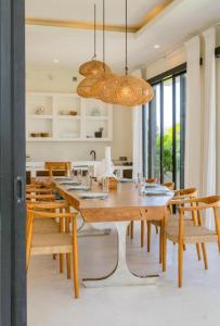 Villa Aurelia Canggu 4 Bedroom & Rooftop Panoramic Sauna