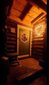Cozy little log cabin, dog allowed, sauna