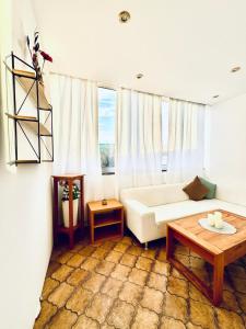 Comfy & Cozy 7 BR Villa Ideal for Groups, 16-Mins to Blumengärten