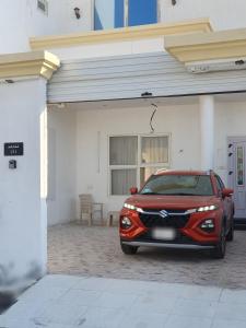 ستوديو بفناء خارجي ومدخل سيارة خاصين