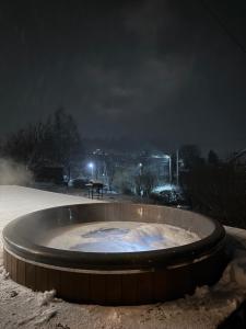 Domivka котедж із чаном-джакузі, каміном і кіно-зоною у Cлавську