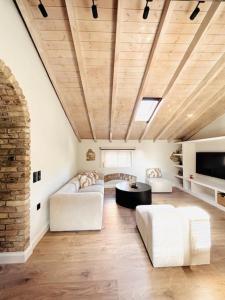 LAtelier TOP LOCATION