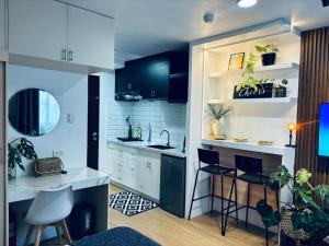 Smart Stay 2600 - North Cambridge Condo