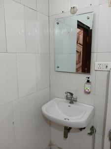 Airport Hotel The Paramont Palace Inn New Delhi