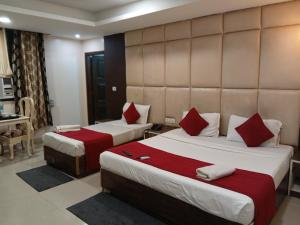 Airport Hotel The Paramont Palace Inn New Delhi