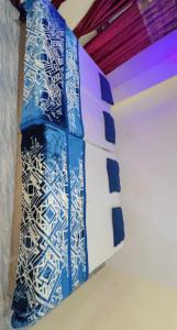 Shiv Shakti Home Stay - "# Sri Kashi Vishwanath Temple And Ghat Only 500m Spacious-Room with-wi-fi-availability,