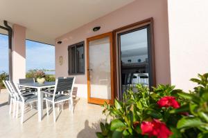 Casa indipendente con vista mare