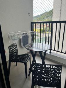 lindo apartamento martim de sá 2 dormitórios pé na areia 22 C gicelia
